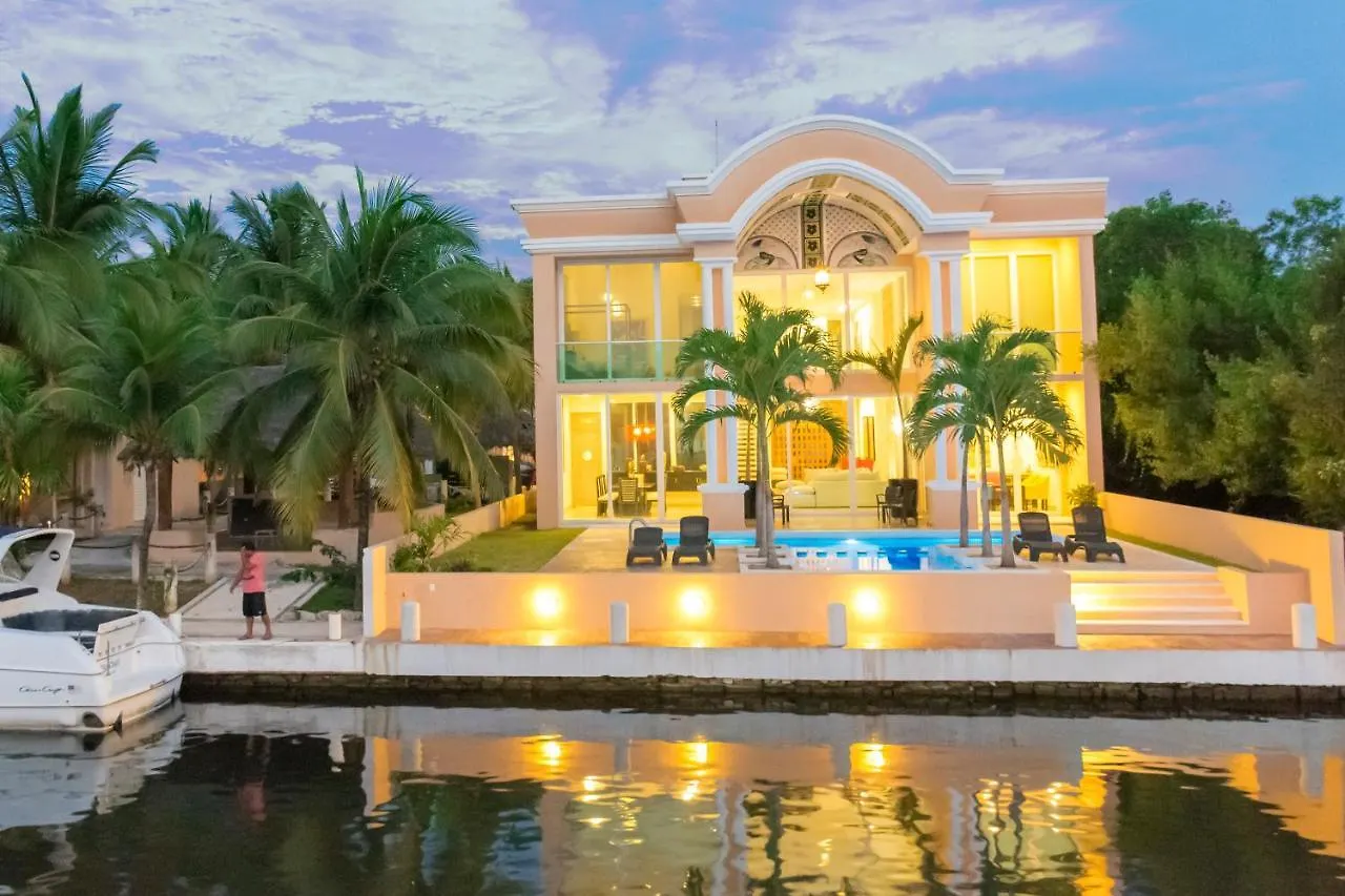 Hermosa Mansion En Puerto Aventuras Con Alberca